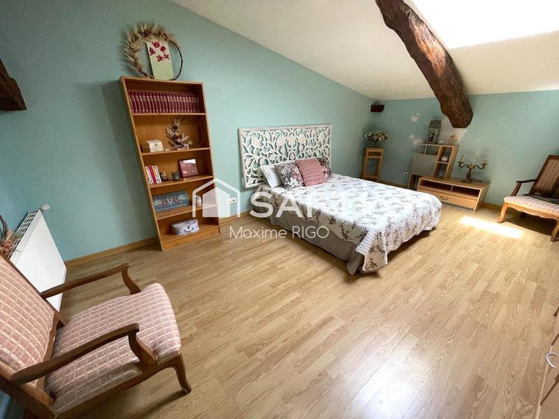 Maison - 239 m² - 8 pièces