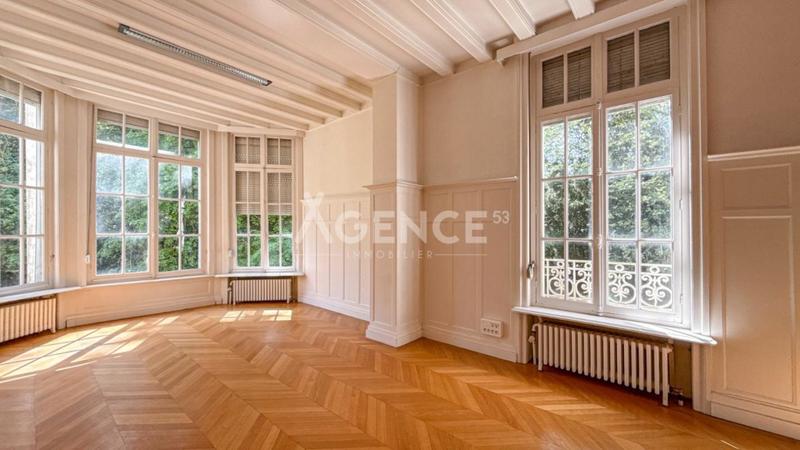 Château - 550 m² - 17 pièces