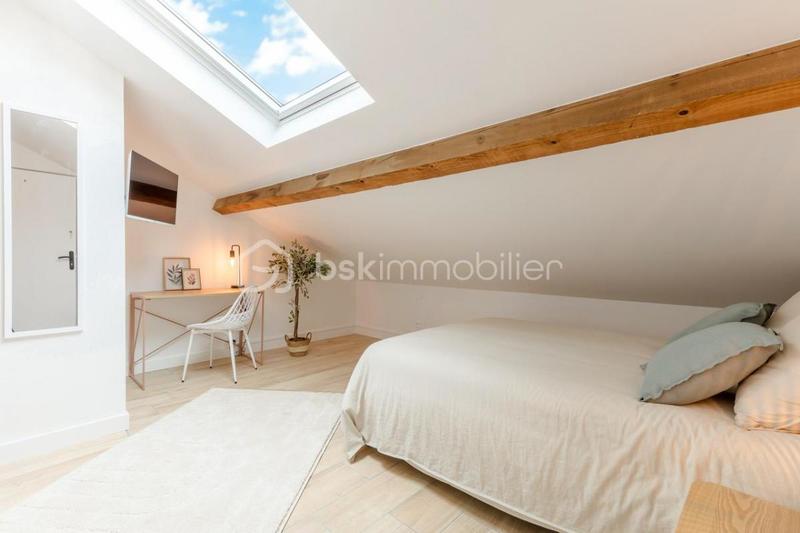 Maison - 270 m² - 11 pièces