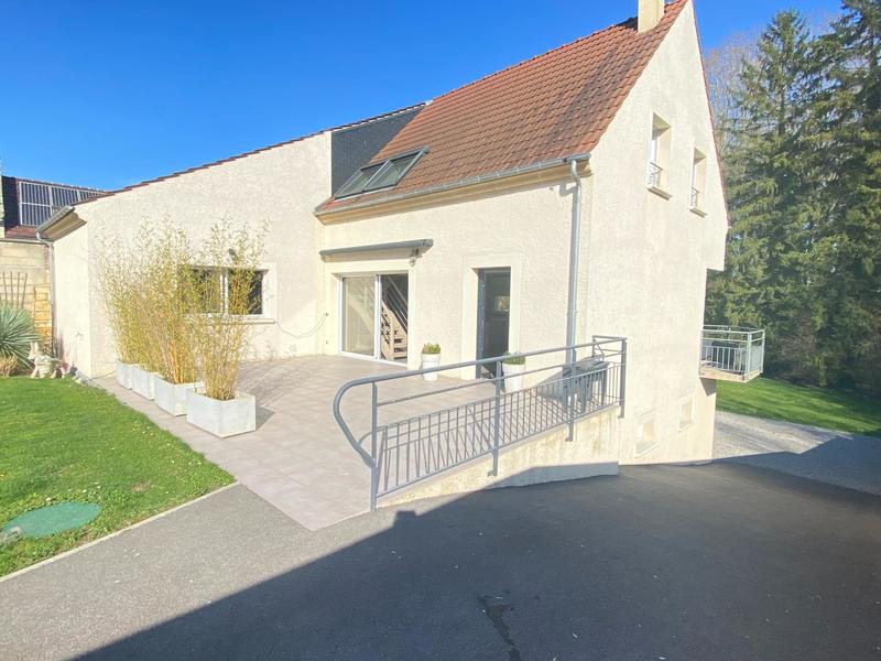 Maison - 159 m² - 7 pièces