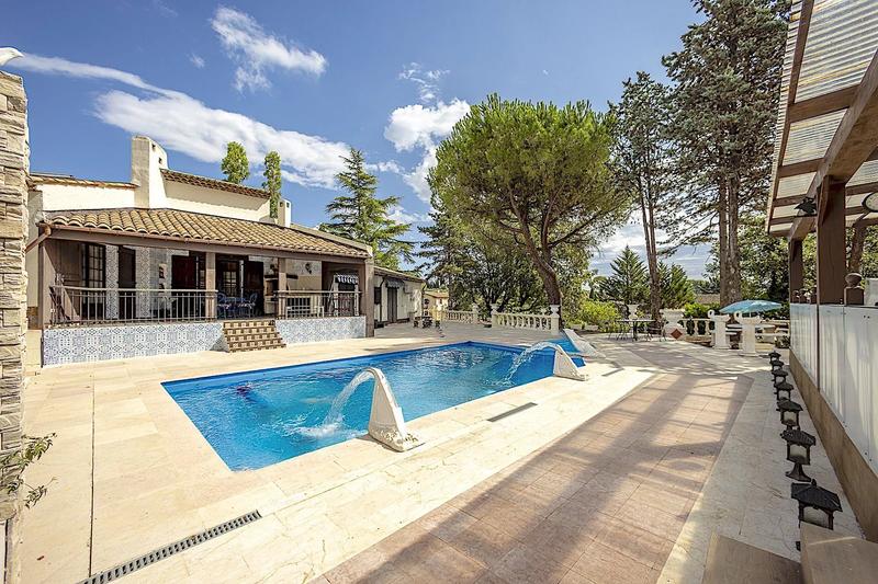 Villa - 371 m² - 8 pièces