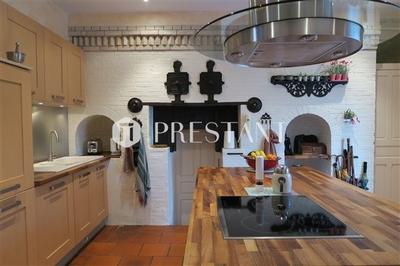 Maison - 240 m² - 9 pièces