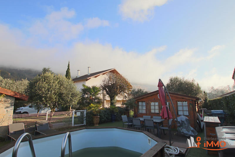 Maison - 90 m² - 8 pièces