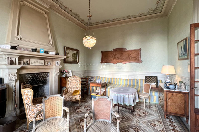 Maison - 334 m² - 10 pièces