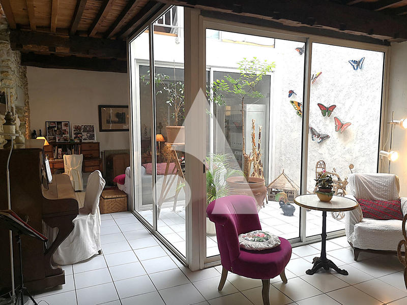 Maison - 260 m² - 7 pièces