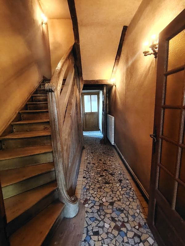 Maison ancienne - 219 m² - 8 pièces