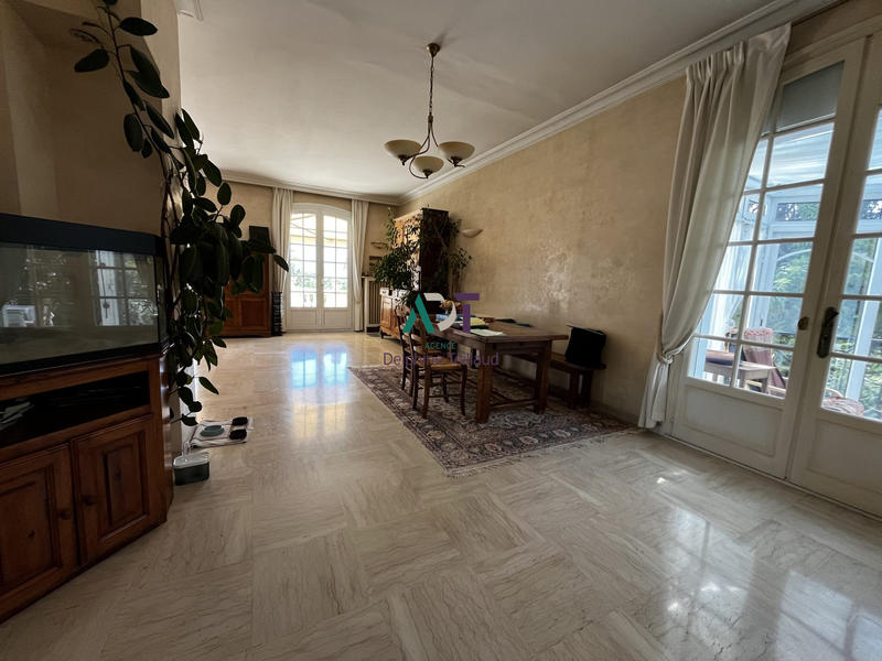 Maison - 249 m² - 9 pièces