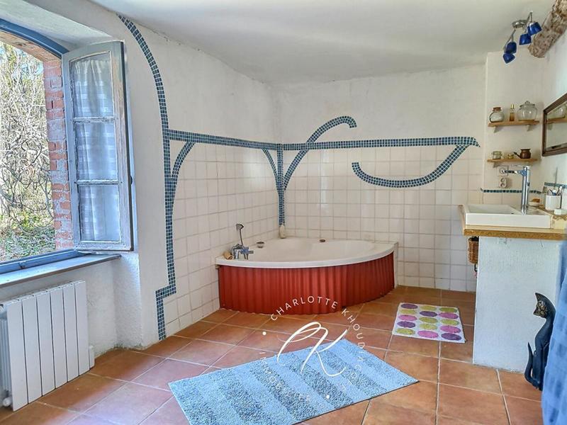 Maison - 325 m² - 9 pièces