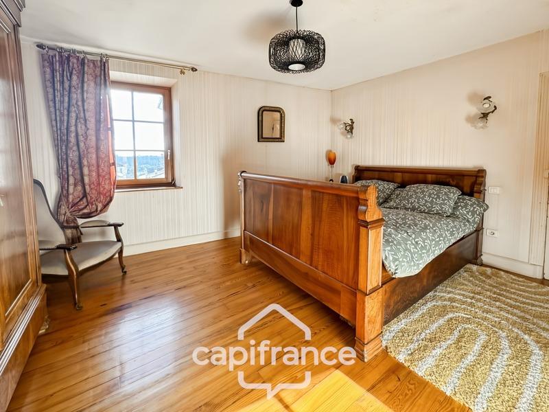 Maison - 185 m² - 8 pièces