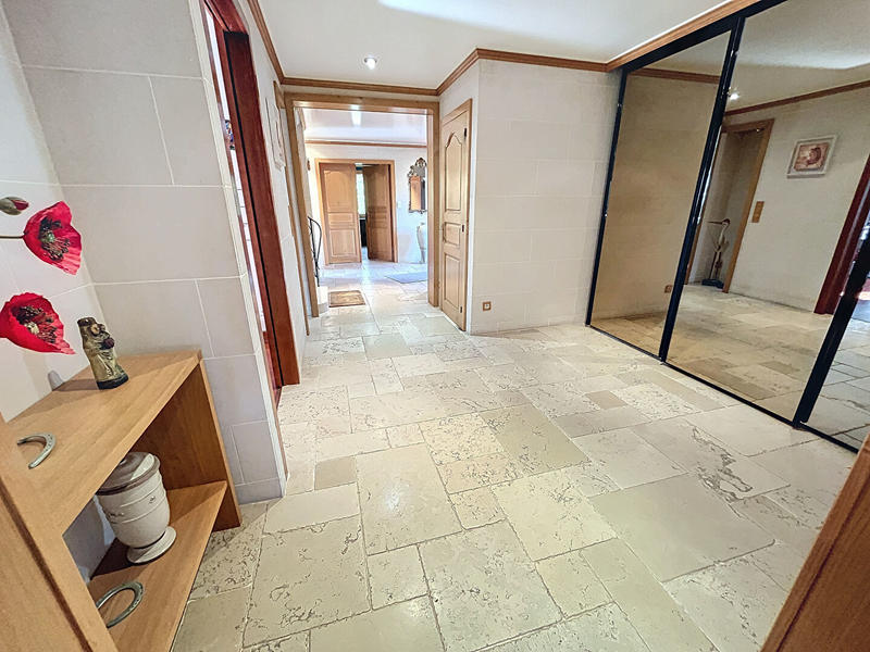 Maison - 261 m² - 9 pièces