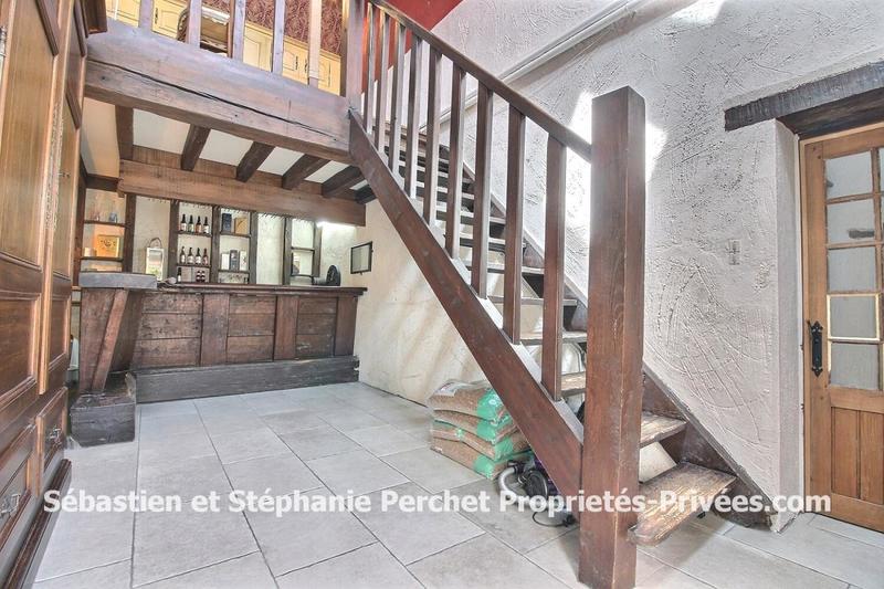 Maison - 233 m² - 8 pièces