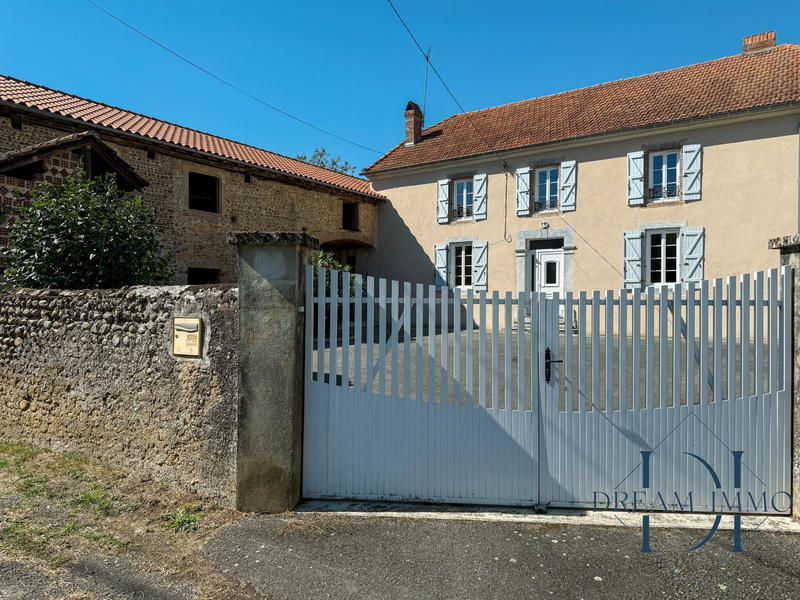 Maison - 213 m² - 9 pièces