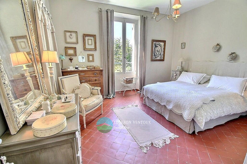 Maison - 300 m² - 7 pièces