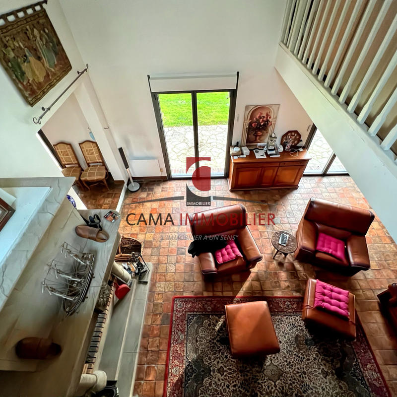 Maison - 268 m² - 9 pièces