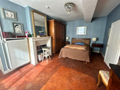 Maison - 220 m² - 8 pièces