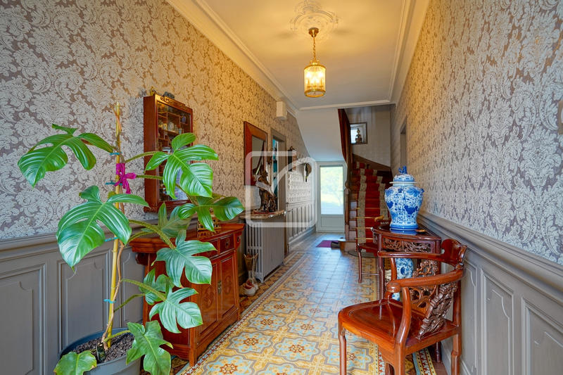 Maison - 310 m² - 12 pièces