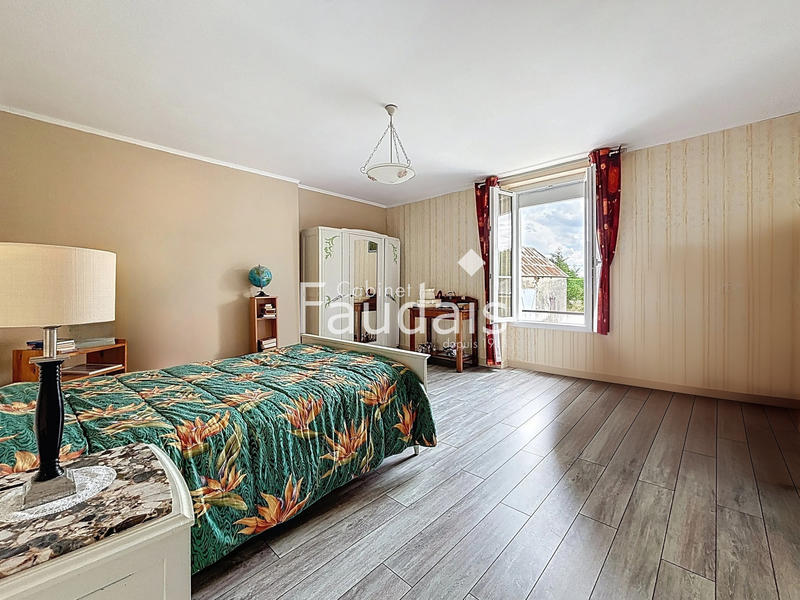 Maison - 195 m² - 7 pièces