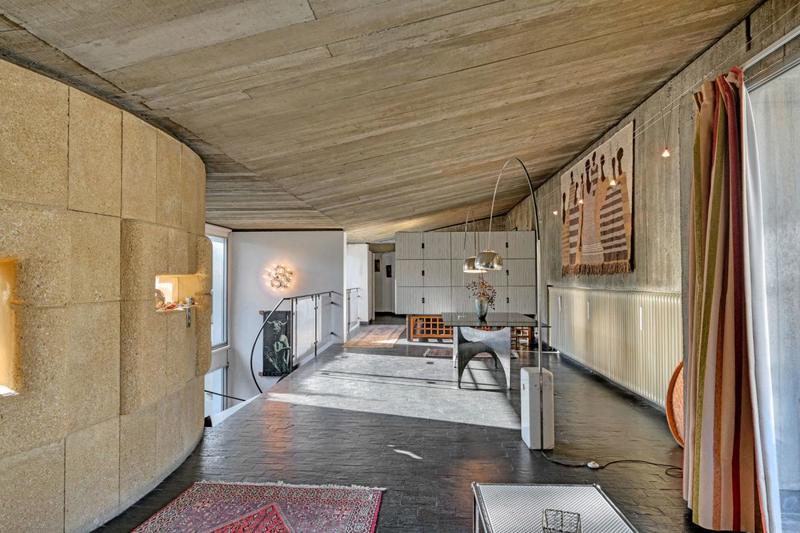 Maison - 250 m² - 9 pièces