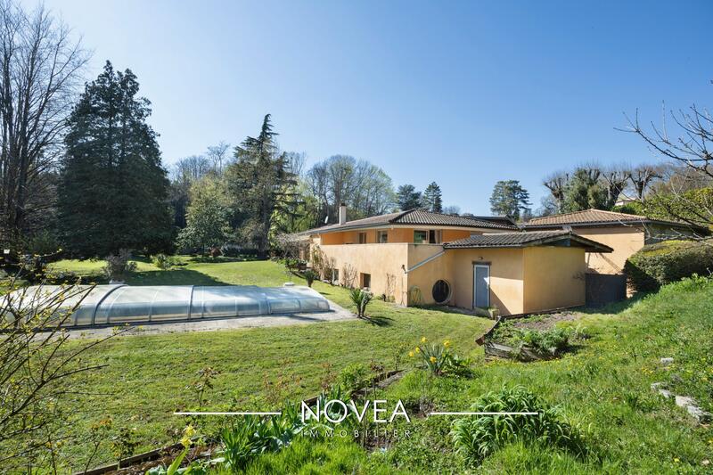 Maison ancienne - 330 m² - 8 pièces