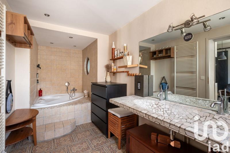 Maison - 230 m² - 10 pièces