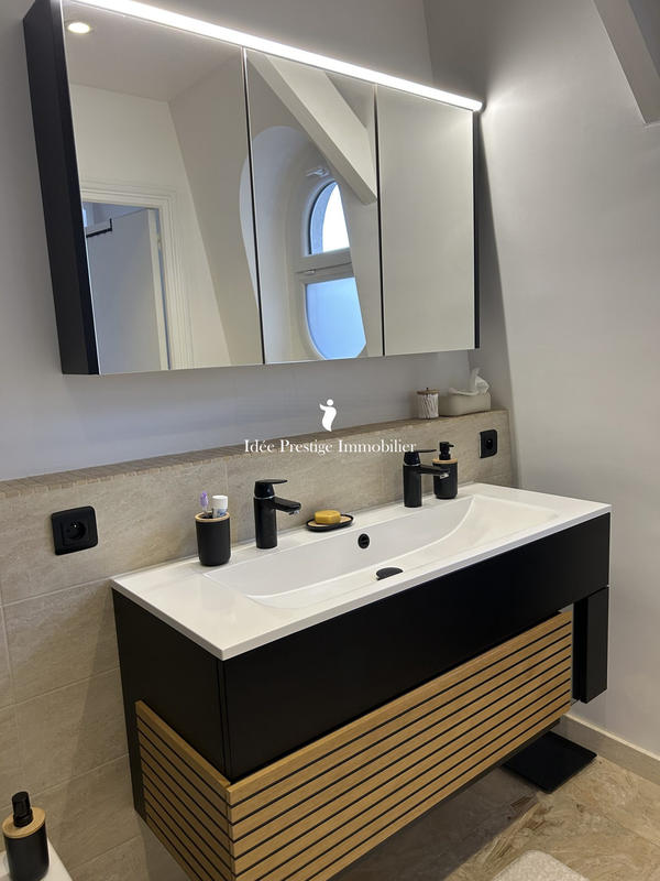 Maison - 443 m² - 12 pièces