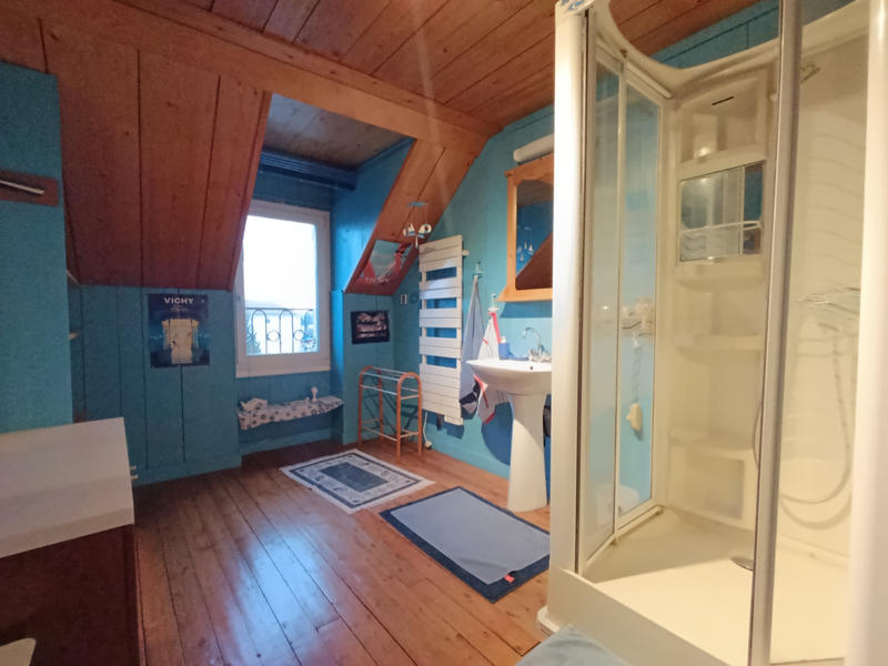 Maison - 242 m² - 9 pièces