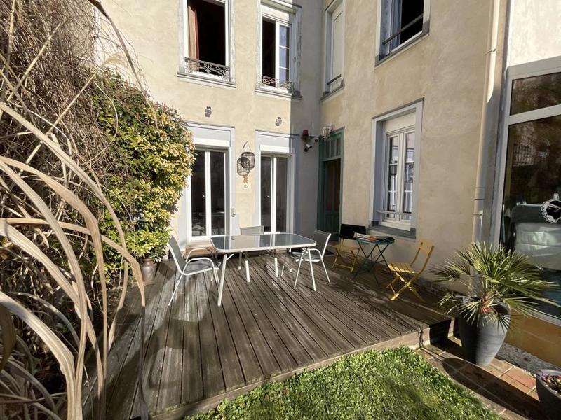 Immeuble - 203 m² - 10 pièces