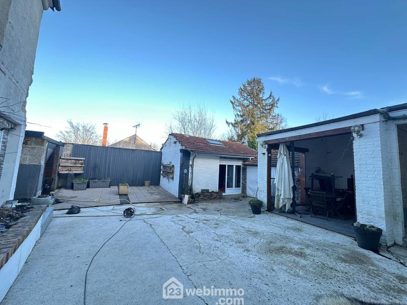 Maison - 181 m² - 9 pièces