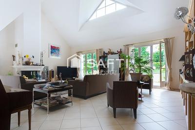 Maison - 227 m² - 8 pièces