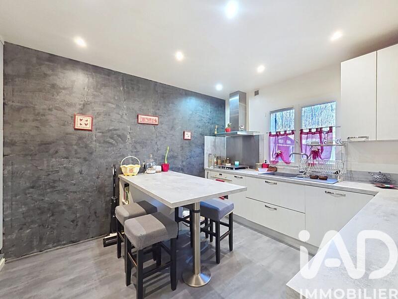 Maison - 259 m² - 8 pièces