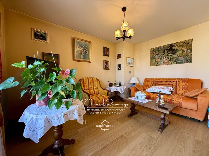 Appartement - 99 m² - 5 pièces