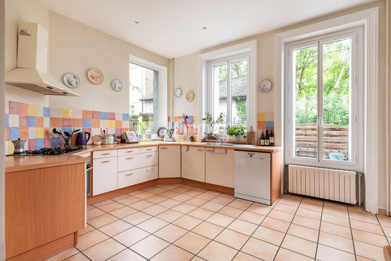 Demeure - 350 m² - 15 pièces