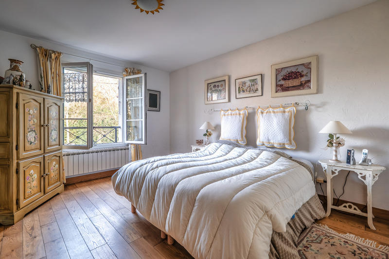 Maison - 250 m² - 8 pièces