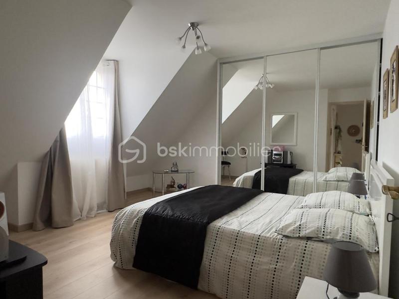 Maison traditionnelle - 165 m² - 8 pièces