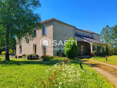 Maison - 522 m² - 8 pièces