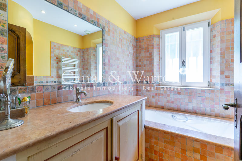 Villa - 200 m² - 5 pièces