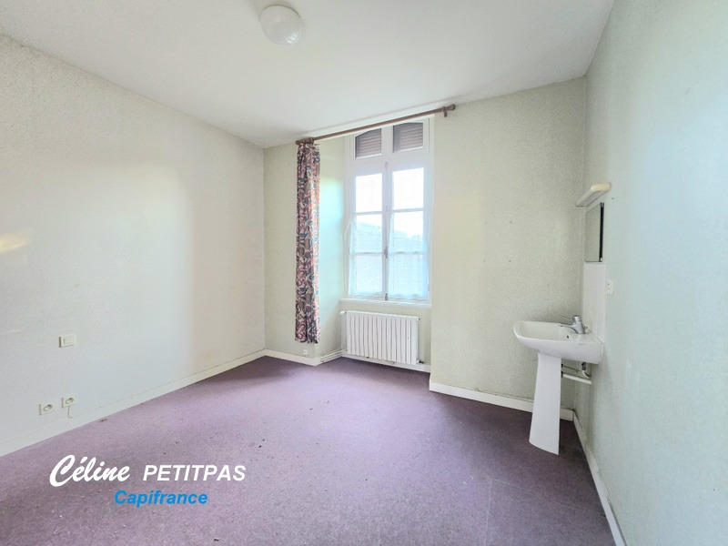 Propriété - 275 m² - 17 pièces