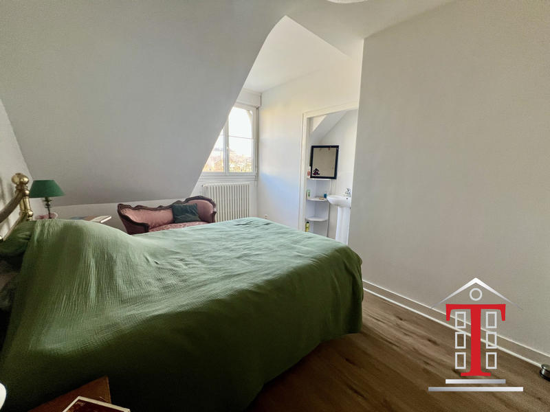 Maison - 180 m² - 7 pièces