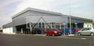 Entrepôt - 1 700 m²