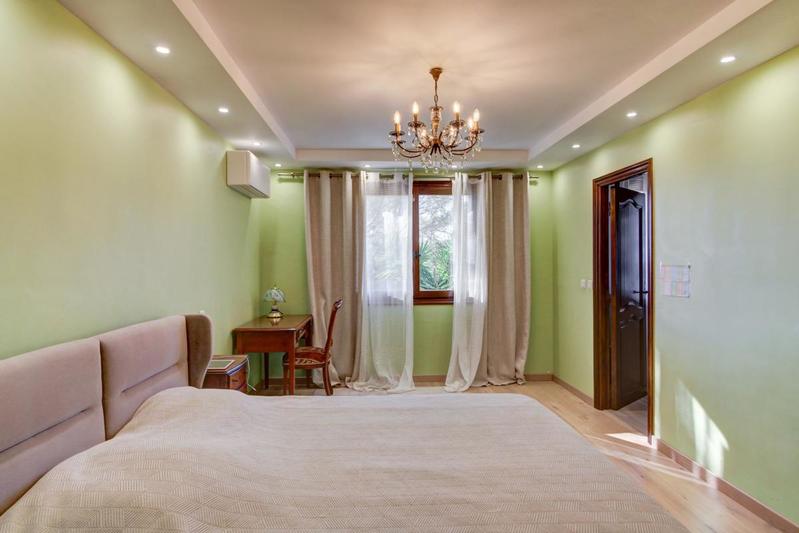 Propriété - 659 m² - 8 pièces