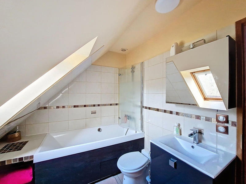 Maison - 96 m² - 5 pièces