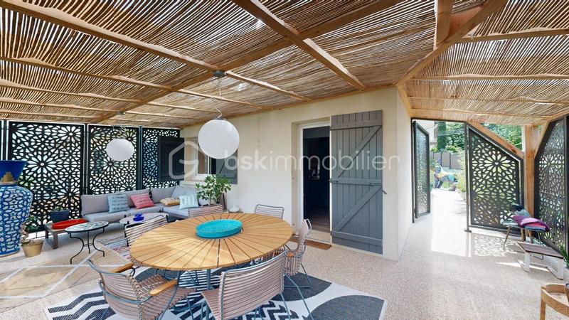 Maison - 213 m² - 8 pièces