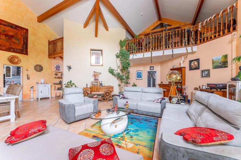 Maison - 275 m² - 7 pièces