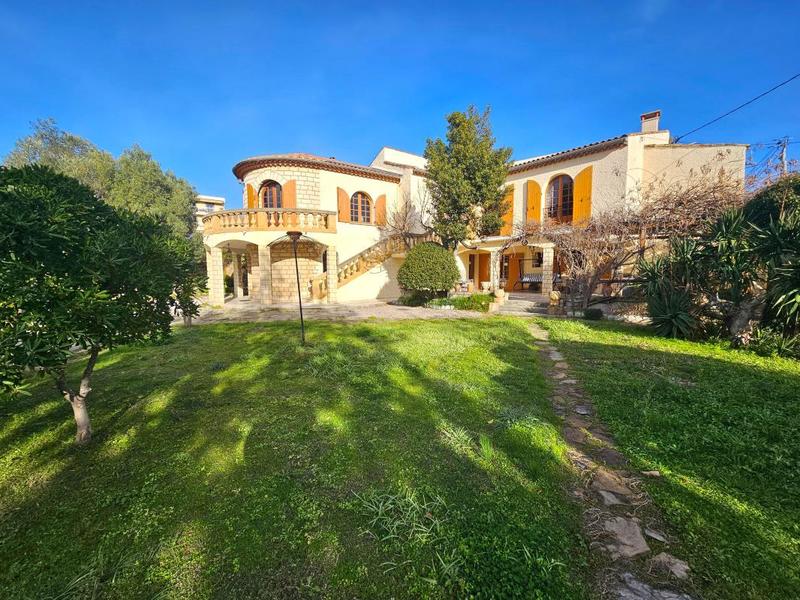 Maison - 170 m² - 7 pièces