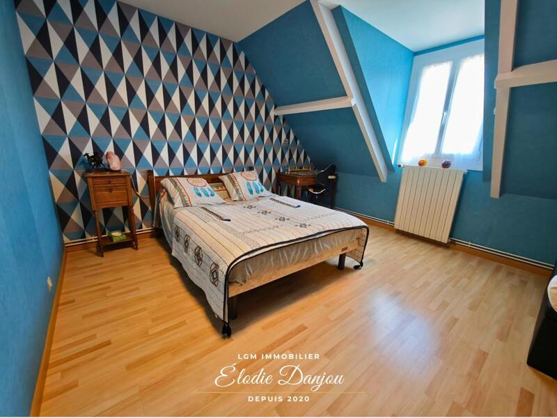 Maison - 212 m² - 7 pièces