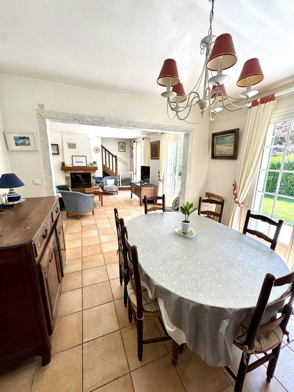 Maison traditionnelle - 141 m² - 6 pièces