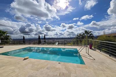 Villa - 300 m² - 12 pièces