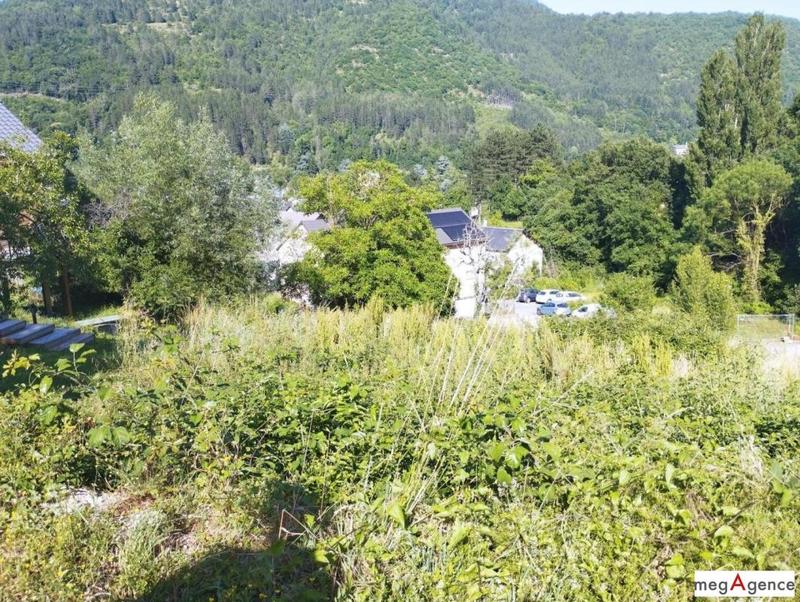 Terrain constructible - 673 m²