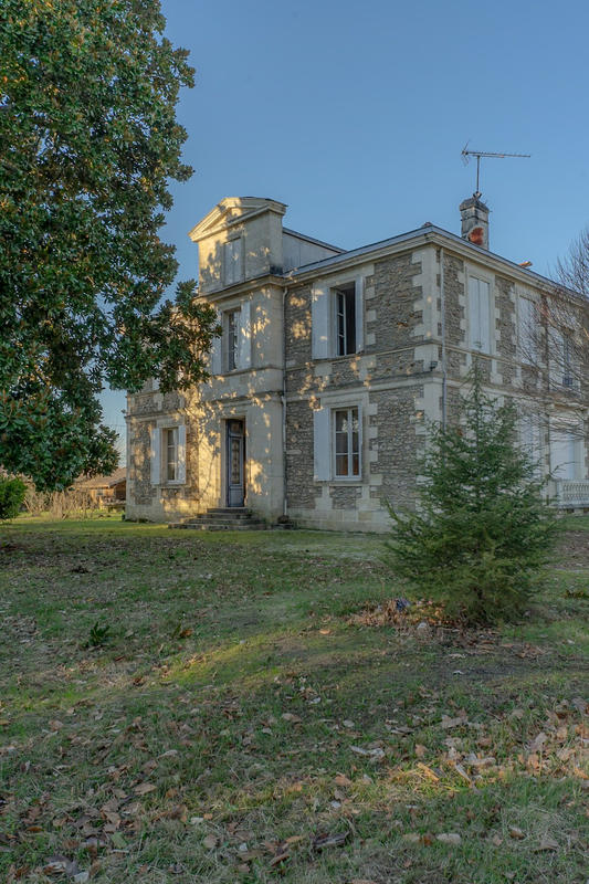 Maison - 270 m² - 7 pièces