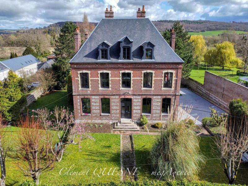 Maison - 421 m² - 11 pièces